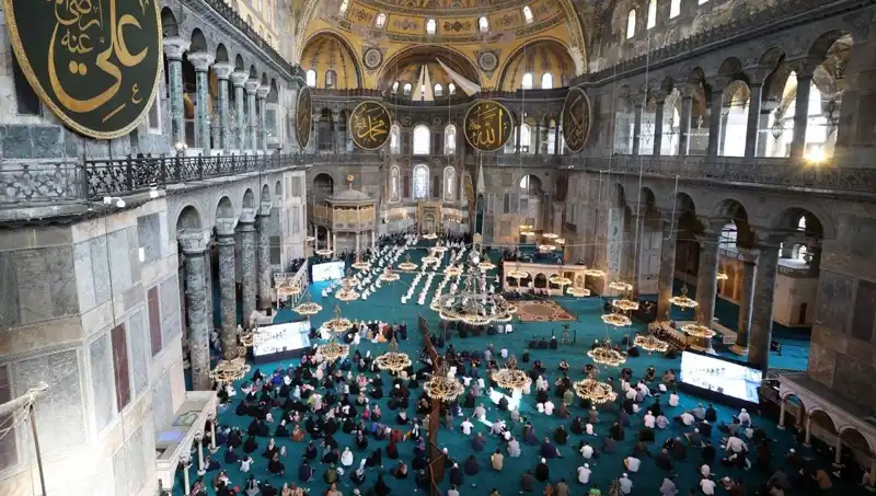 Ayasofya'nın Kapısını Kıran Şahsa Hapis Cezası Verildi