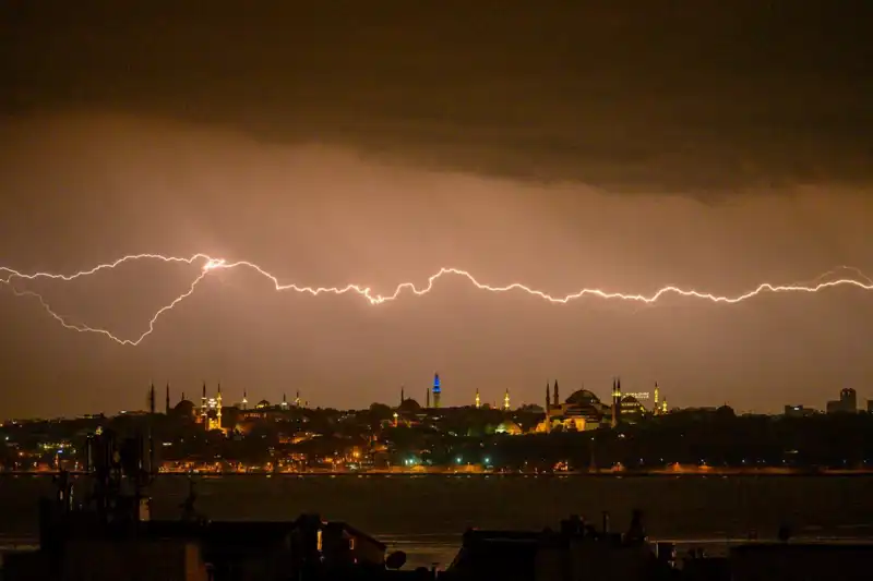 İstanbul'da Ani Sıcaklık Düşüşü! Kar Beklentisi Gerçekleşecek mi?