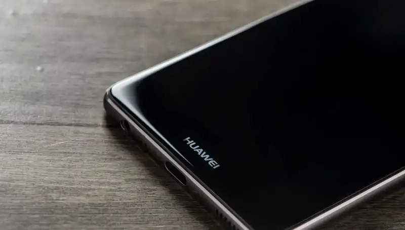 Huawei'nin Yeni Katlanabilir Telefonu: Devrim Niteliğinde Yenilikler!