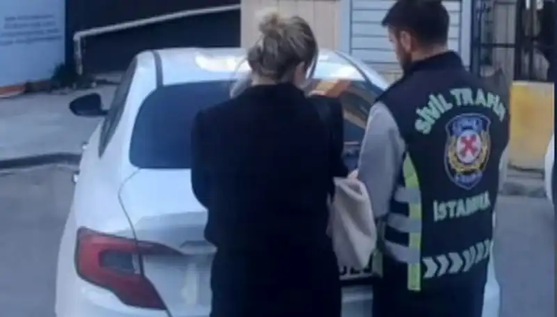 Kadıköy'de Drift Atan Kadın Sürücüye İnanılmaz Ceza Uygulandı