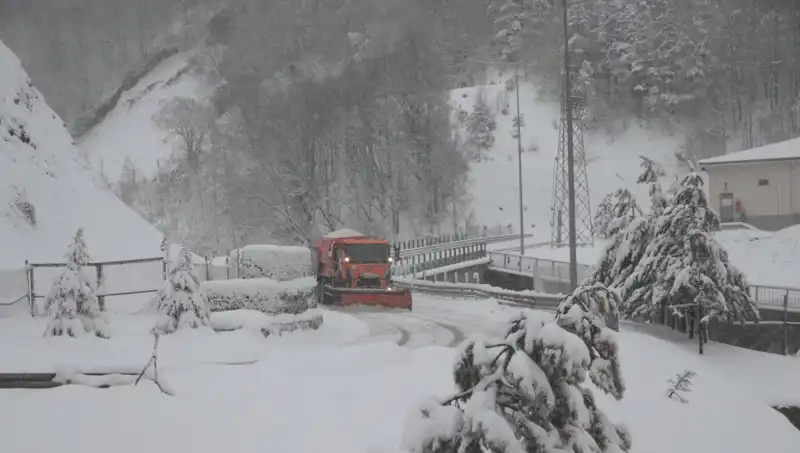 Bolu Dağı'nda Kışın Sırları: Kar Yağışı Şehre Güzellik Katıyor