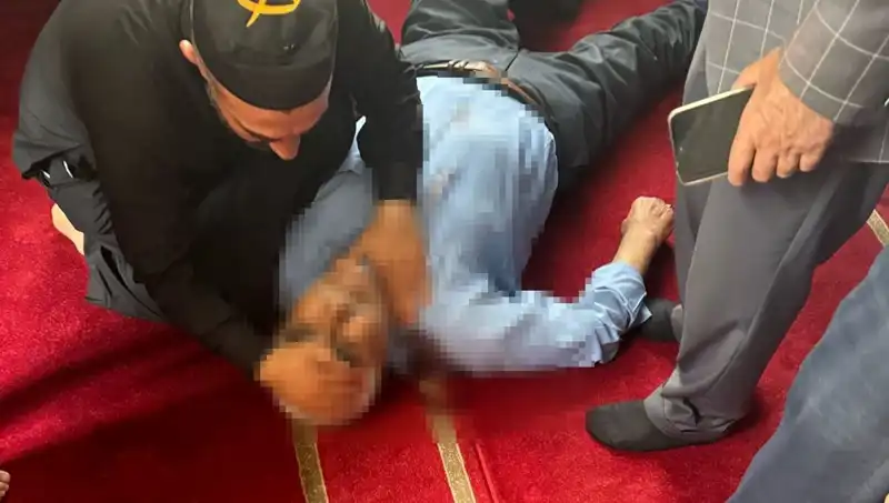 Camide Namaz Kılarken Bıçaklanan Adamın Dramı: Neler Olmuştu?