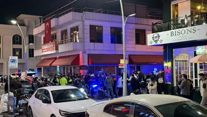 Silah Sesleriyle Karışan Kafe İhtilafı: Bıçakla Saldırı Ortalığı Karıştırdı!