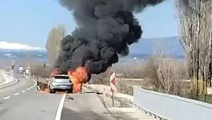 Kütahya’da Seyir Halindeki Otomobilde Korkunç yangın: Olay Anı!