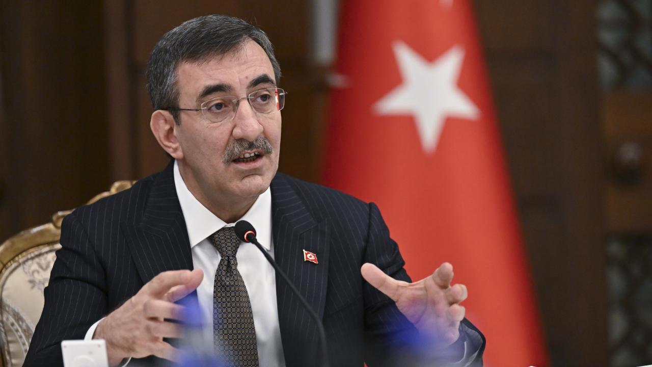 Cumhurbaşkanı Yardımcısı Yılmaz, Genç Çiftlere Maddi Destekler Sözü Verdi