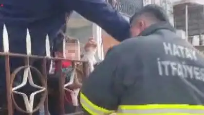 Hatay'da Şok Eden Kaza: Çocuk Demir Korkuluğa Sıkıştı!