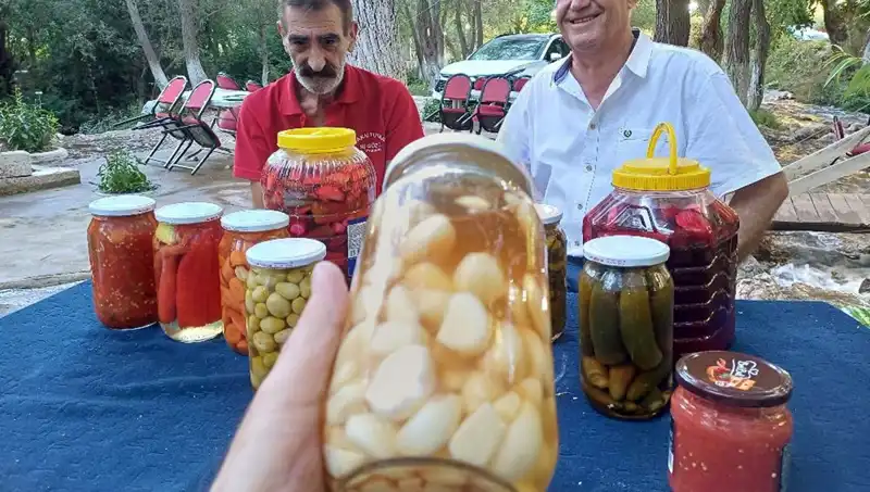 Araban Sarımsağı ile Hazırlanan Turşu: Doğanın Şifası Her Sofrada!