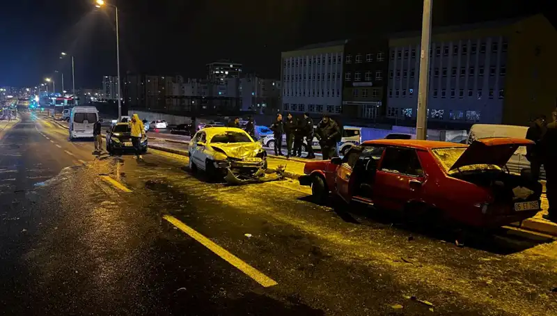Kayseri'de Trafik Kazası: 11 Araç Birbirine Girdi