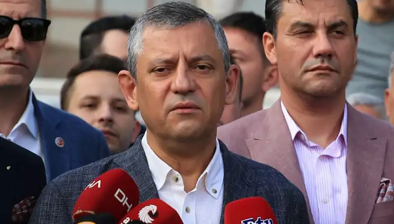 Bayram Coşkusunu Yitiren Özgür Özel'in Duygusal Mesajı