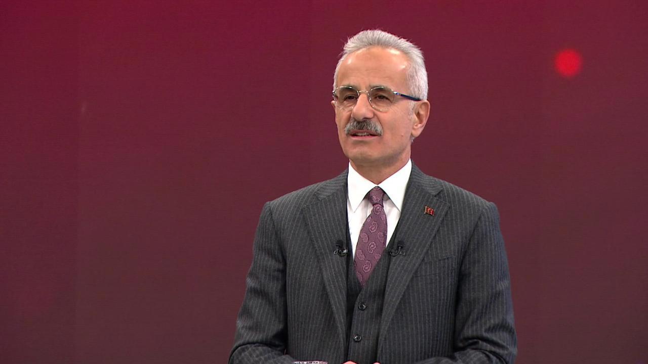 Bakan Uraloğlu: Sosyal Medyaya Düzenleme Yıl Sonuna Kadar Gelecek!
