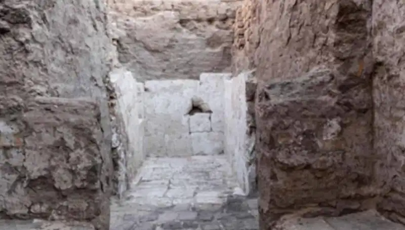 Mısır'da 3.500 Yıl Öncesine Ait Kraliyet Mezarı Keşfedildi