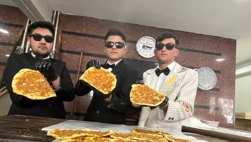 Takım Elbiseli Fırıncıların Şaşırtan Performansı İzleyicileri Büyüledi