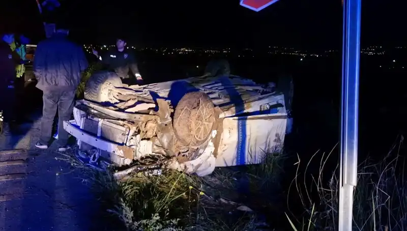 Otomobil Şarampole Devrildi: Korkunç Kaza, 1 Ölü 3 Yaralı