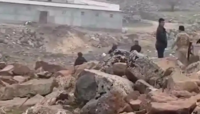 Diyarbakır'daki Taşlı ve Silahlı Kavga: 3 Kişi Hayatını Kaybetti