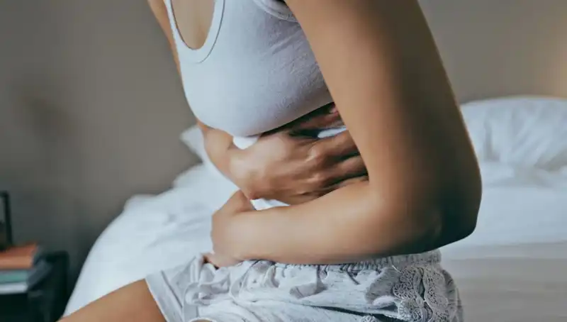 22 Yaşında Bağırsak Kanseri Teşhisi: Uyarıcı Belirtiler Göz Ardı Edildi