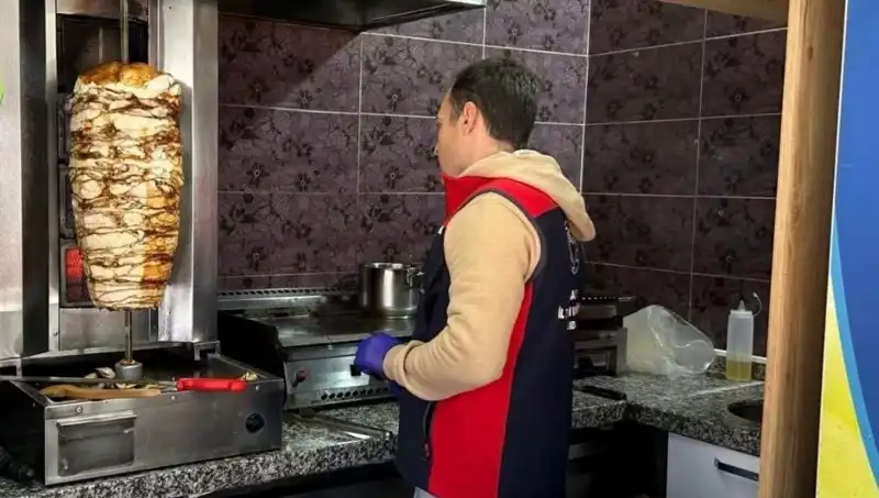 Tavuk Döner Alarmı: İşletmelere Baskınlar Hız Kesmeden Devam Ediyor