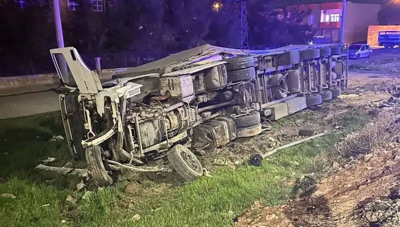 TIR Devrildi: 6 Kişinin Yaralandığı Korkunç Kaza Detayları