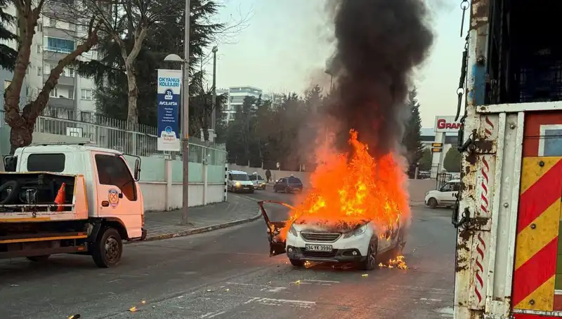 Korkunç Kaza: Alev Topuna Dönüşen Araç Trafikte Dehşet Saçtı