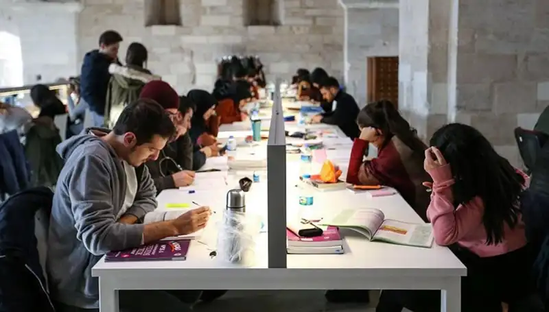 Üniversiteler 2023-2024 Eğitim Yılı Takvimini Açıkladı: Öğrenciler Dikkat!