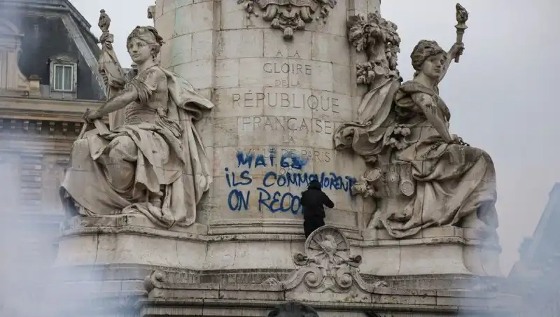 Paris'te Grafiticilere Savaş: Belediyeden Önce Görülen Önlem!