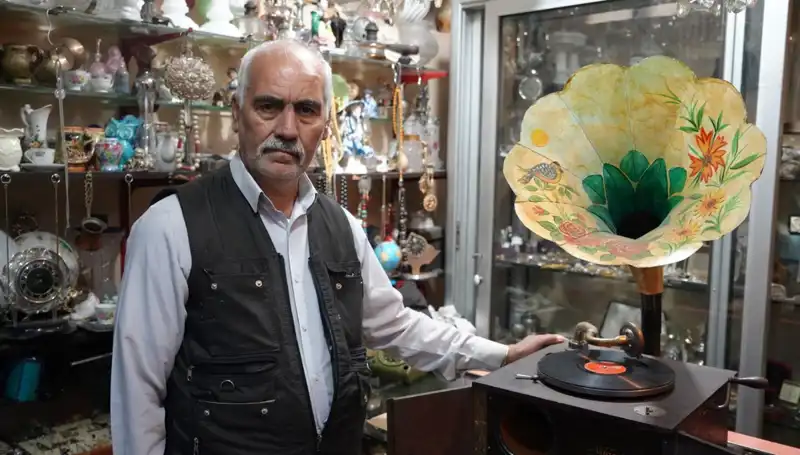 44 Yıldır Antikacılık Yapan Ustanın Gramofon Sevgisi