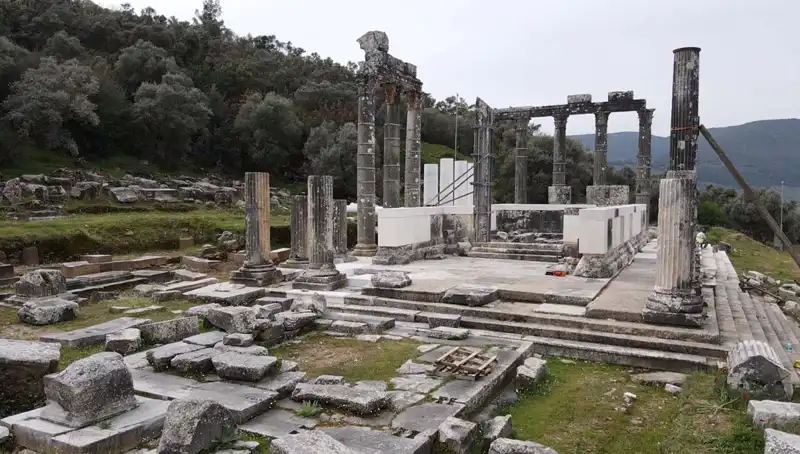 Zeus Tapınağı'nın Restorasyonu Tam Gaz Devam Ediyor: Tarihe Saygı Gösteriliyor