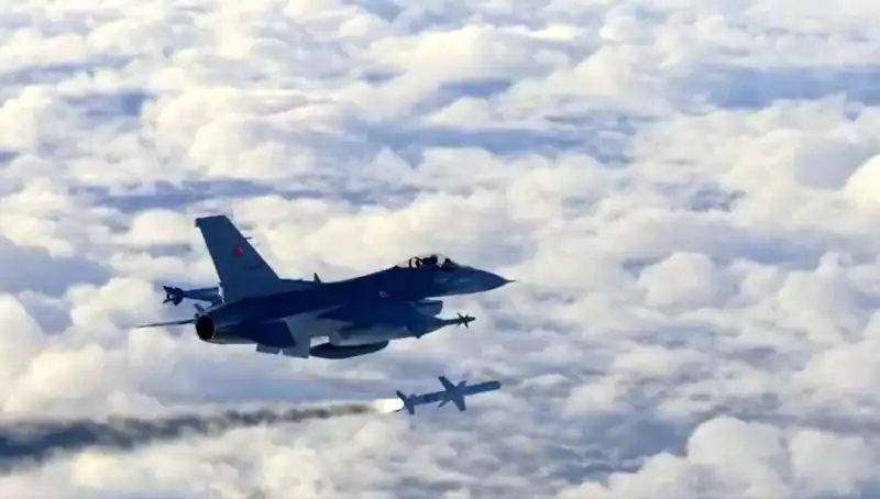 F-16 EDPOD: Kritik Testleri Geçti, Hava Gücünde Devrim Mi Olacak?