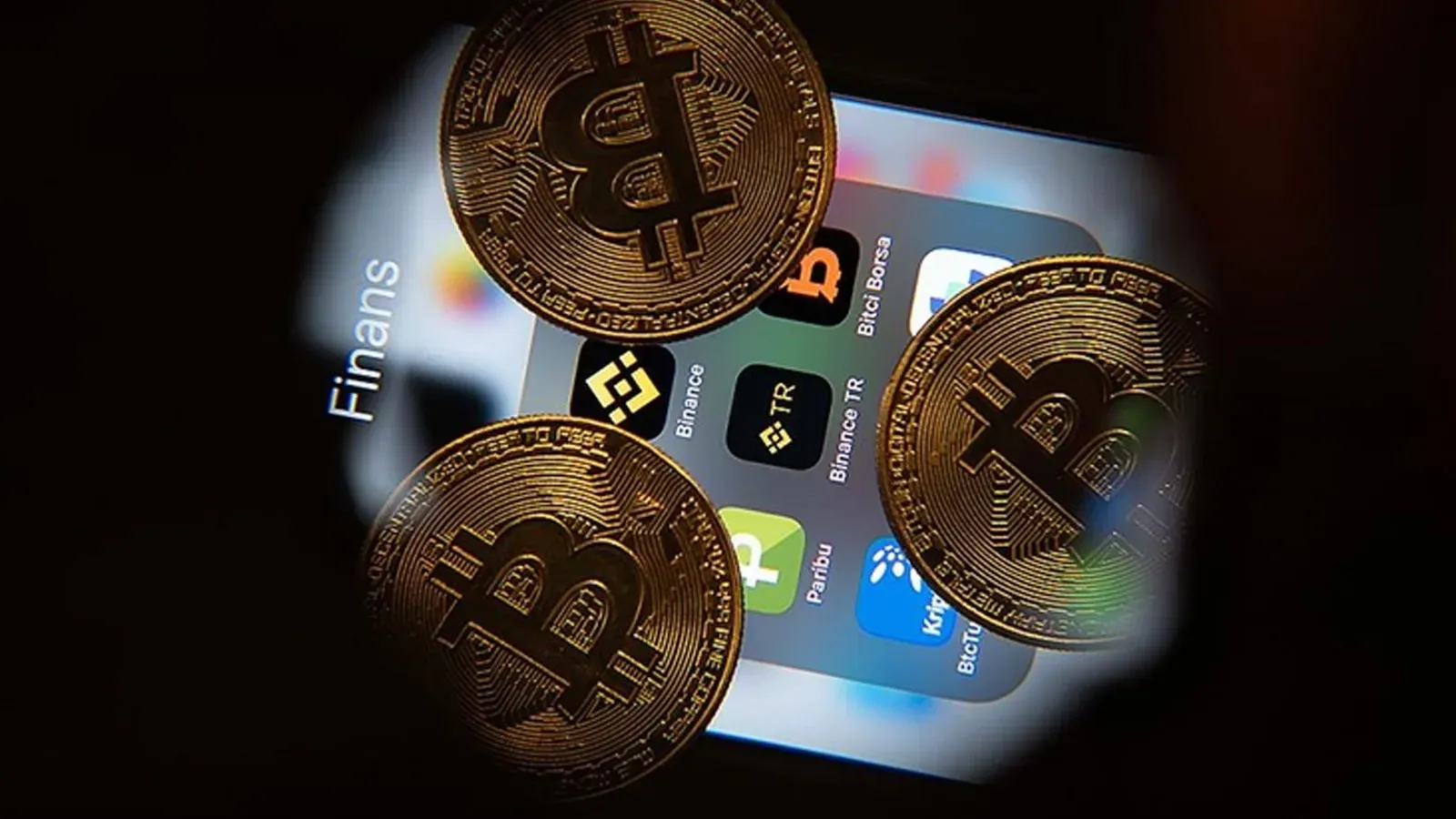 Bitcoin, Tarihi Rekor Kırarak İlk Kez 100 Bin Doları Geçti