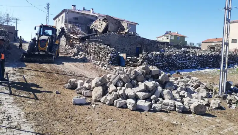 Kayseri’de Ahır Çökmesi: 35 Küçükbaş Hayvan ve 2 Eşek Telef Oldu!