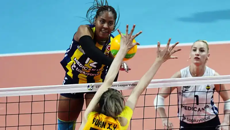 Avrupa'da Türk Derbisinde Fenerbahçe, VakıfBank'ı 3-0'la Aştı!