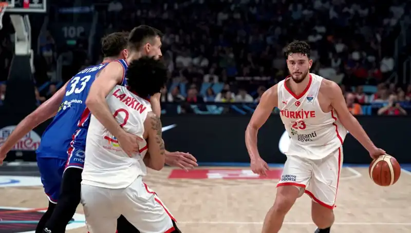 12 Dev Adam, Eurobasket’te İsveç’i Geride Bıraktı: Şampiyonluk Yolu Açılıyor