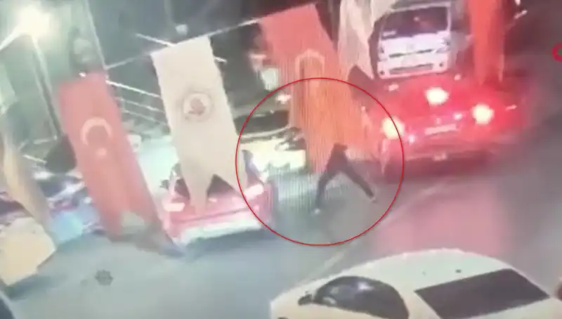 Genç Otomobil Sürücüsü Kurşun Yağmuruna Tutuldu: Olayın Ayrıntıları Nedir?