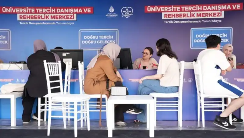 İstanbul'da Öğrenciler İçin Yeni Umut: İBB Tercih Danışma ve Rehberlik Merkezleri Açıldı