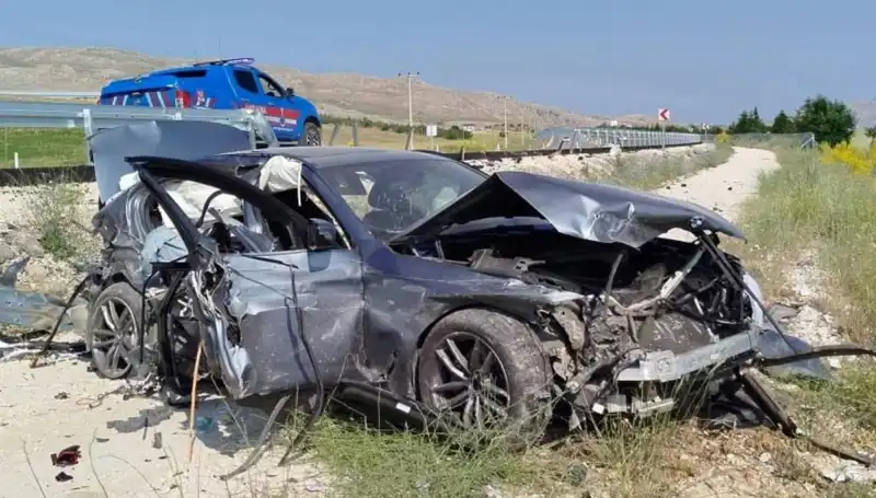 Sivas’ta İki Ayrı Trafik Kazası: 9 Yaralı, Olayın Sebepleri Neler?