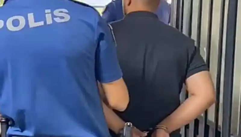İzmir'de Polise Saldıran Şüpheli Yakalandı: Ayrıntılar Ortaya Çıktı