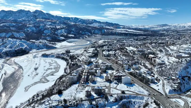 Tunceli'de Şiddetli Kar Yağışı 131 Köy Yolunu Ulaşıma Kapattı
