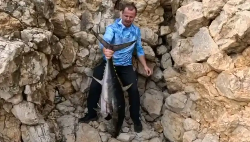 Saros'ta Avlanan Dev Balık, 30 Kilo Ağırlığıyla Dikkatleri Üzerine Çekti