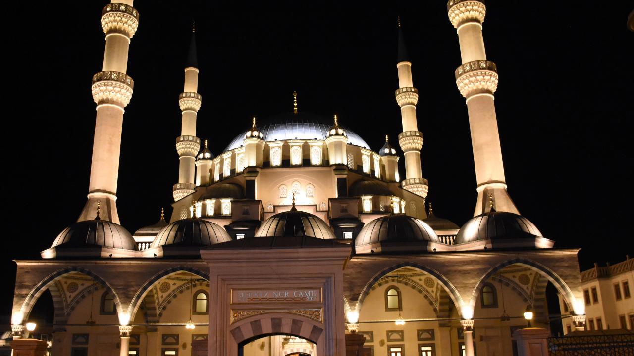 Üç Ayların Başlangıcı: Regaip Kandili Yarın Kutlanacak