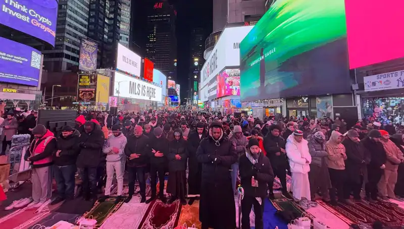 New York Times Meydanı’nda Tarihi Teravih Namazı Heyecanı