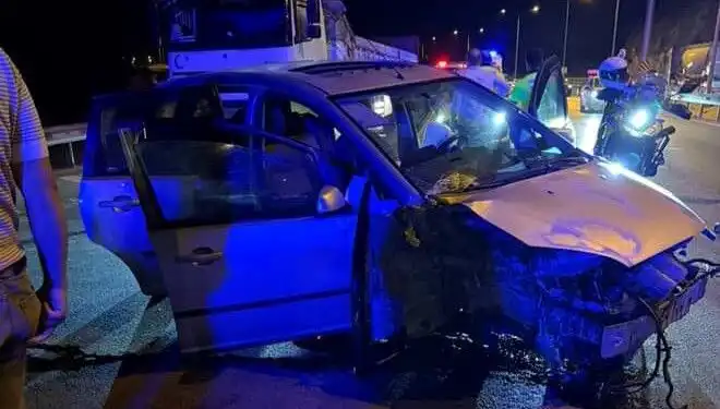Otomobil Bariyere Çarptı: 1 Kişi Hayatını Kaybetti, 3 Yaralı