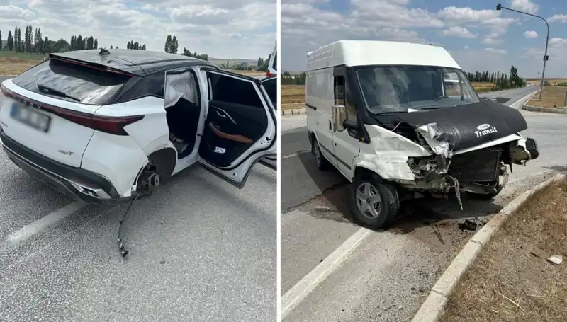 Çorum’da Kafa Kafaya Çarpışan Araçların Yol Açtığı Kaza Anı Şok Etti