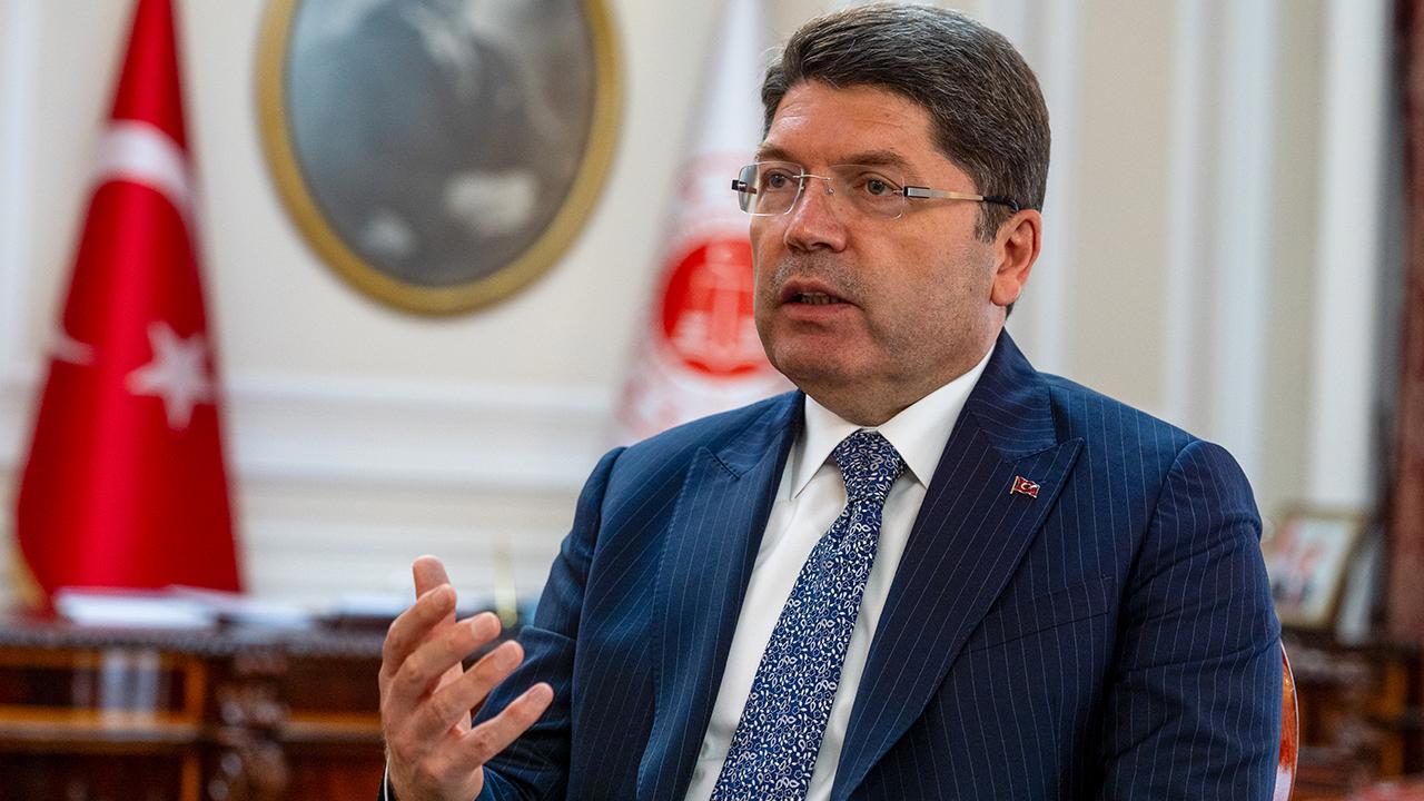 Bakan Tunç'tan Yargı Mensuplarına Tehditkar Açıklamaları Kınama