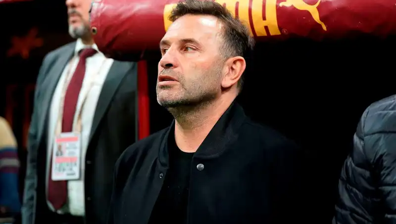 Galatasaray'da Okan Buruk'un Sürpriz Değişikliği Takım Dinamiklerini Nasıl Etkileyecek?