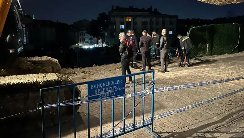 İstanbul'da İnşaat Çalışmasında Yol Çökmesi: Bir Kaosa Dönüşen Anlar