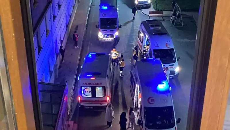 Akşam Yemeği Faciası: 53 Öğrenci Zehirlenerek Hastaneye Kaldırıldı
