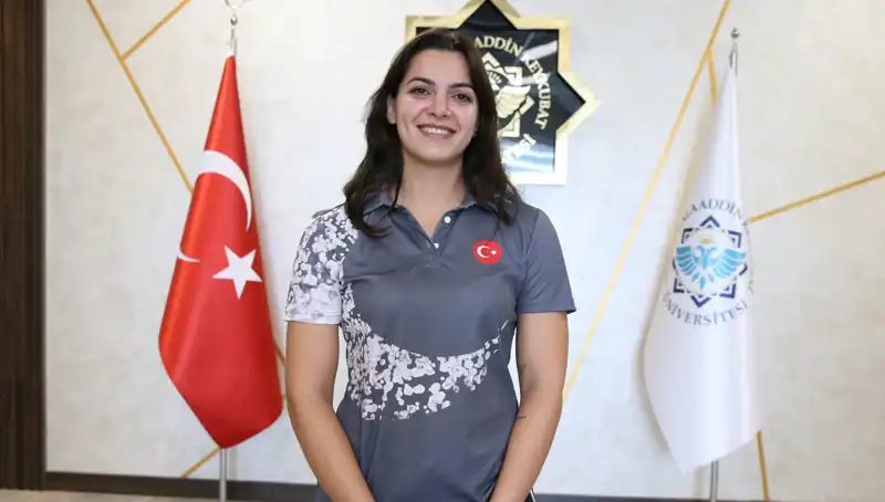 Altın Madalya Kazanan Esra'nın Hedefi: Dünya Şampiyonu Olmak!