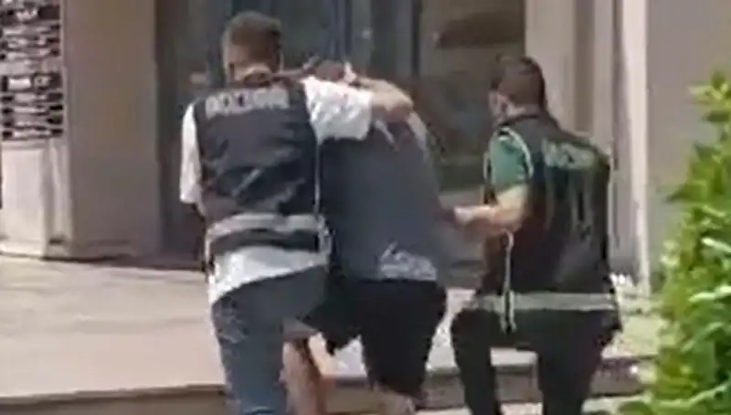 Sahte Dövizle Alışveriş Yapan Turist Sınır Dışı Edildi: Olayın Ayrıntıları