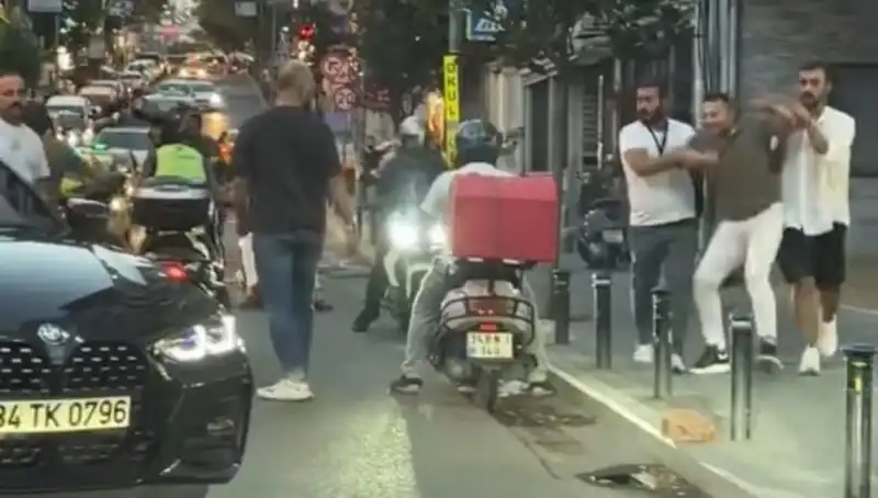 Nişantaşı'nda Yol Verme Kavgası: Kadına Sopa ile Saldırı Gerçekleşti